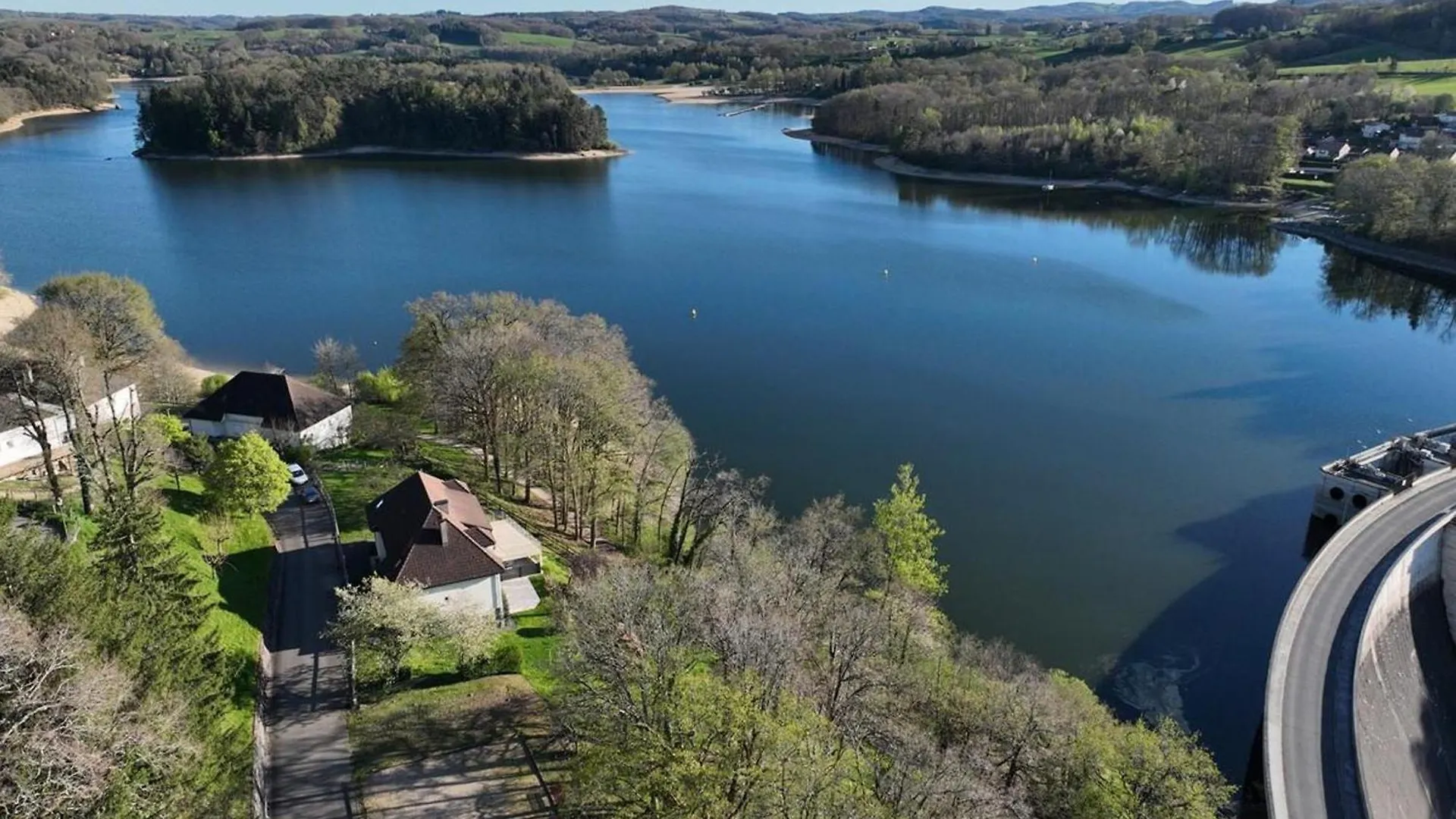 Maison Renovee Au Bord Du Lac, Jardin Privatif, Wifi, Activites Nautiques Et Touristiques A Proximite - Fr-1-742-125 Villa Saint-Etienne-Cantales Holiday home