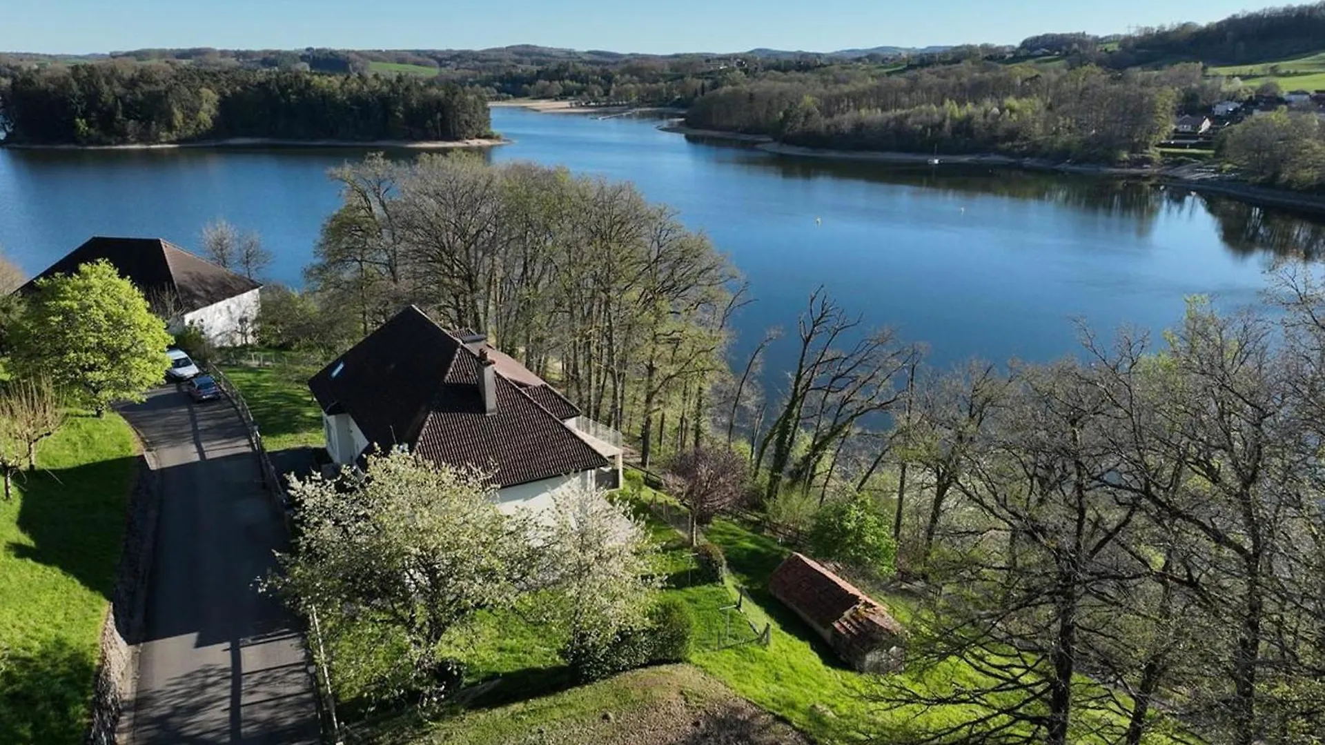Maison Renovee Au Bord Du Lac, Jardin Privatif, Wifi, Activites Nautiques Et Touristiques A Proximite - Fr-1-742-125 Villa Saint-Etienne-Cantales