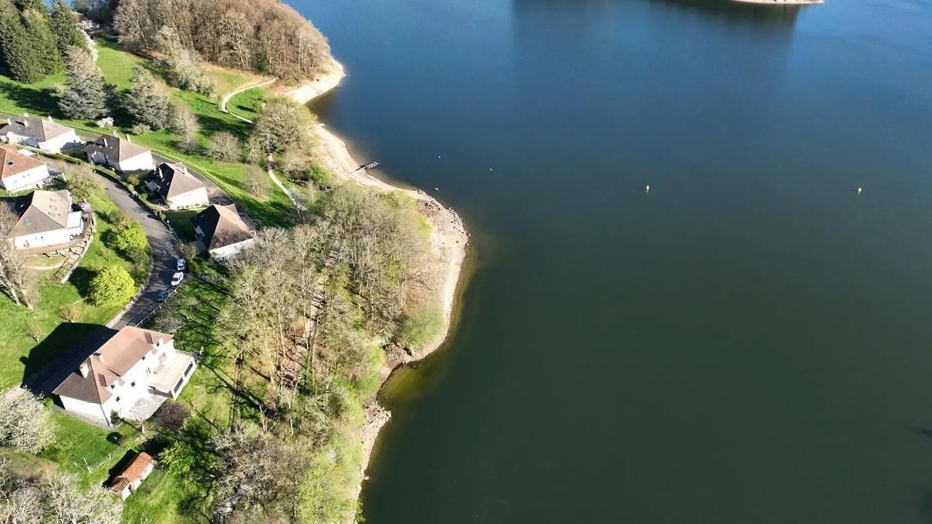 Maison Renovee Au Bord Du Lac, Jardin Privatif, Wifi, Activites Nautiques Et Touristiques A Proximite - Fr-1-742-125 Villa Saint-Etienne-Cantales Holiday home